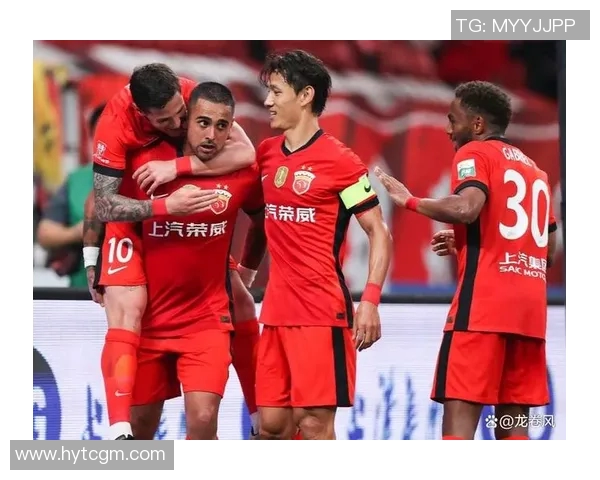 泽尼特与阿尔巴激战正酣赛场上演精彩对决引发球迷热议